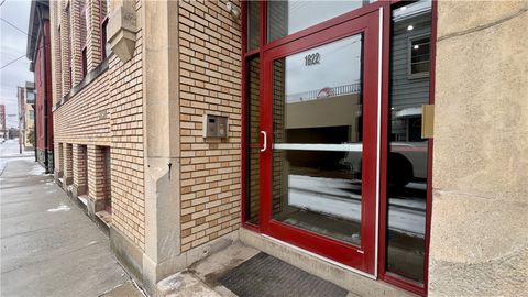 Photo of 1822 Harcum Way #3, Pittsburgh, PA 15203 (MLS # 1735587)