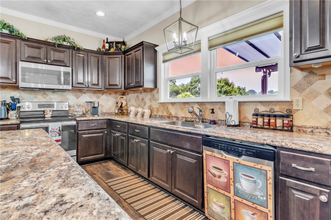 Zelienople Boro, Pennsylvania 16063, United States, 5 Bedrooms Bedrooms, ,4 BathroomsBathrooms,Residential,Active,152296