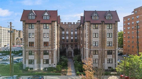 Photo for 166 N Dithridge 1-E