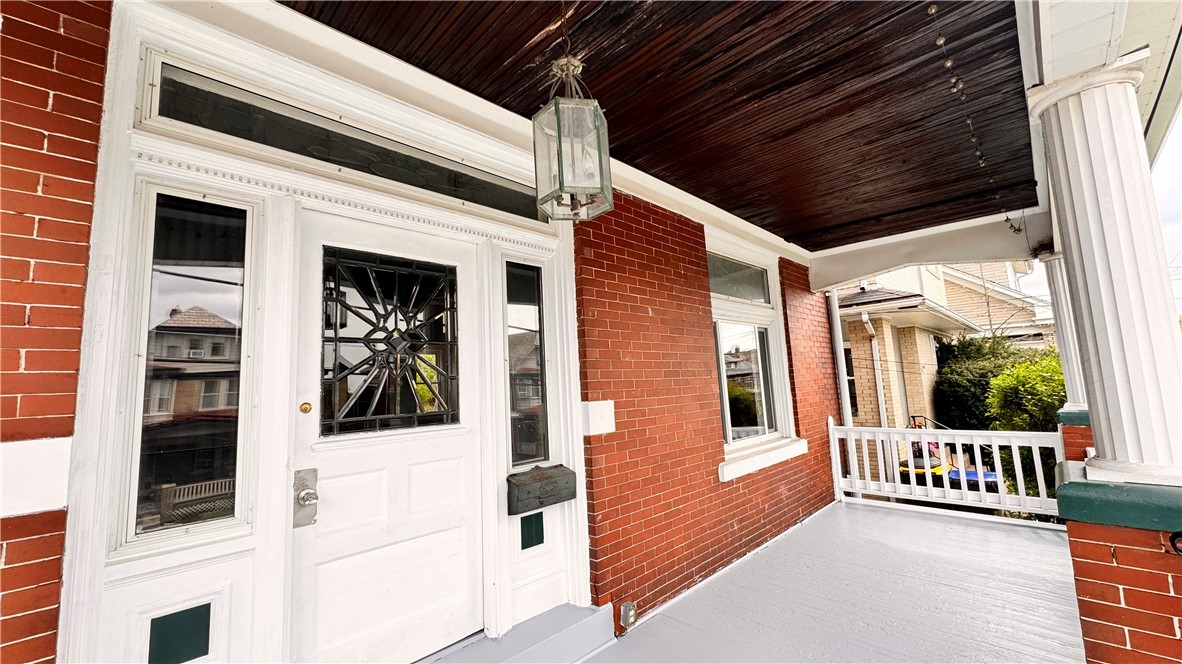 2933 Voelkel Ave