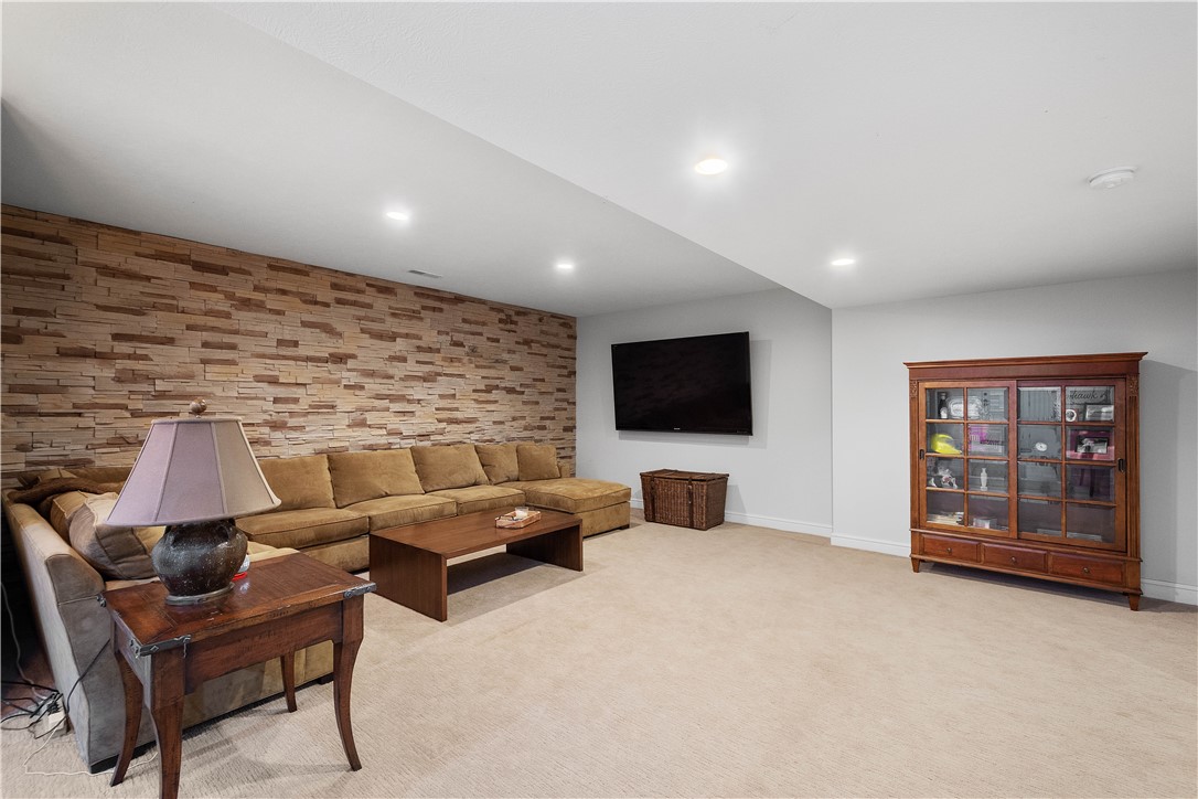 Upper St. Clair, Pennsylvania 15241, United States, 4 Bedrooms Bedrooms, ,6 BathroomsBathrooms,Residential,Active,48998