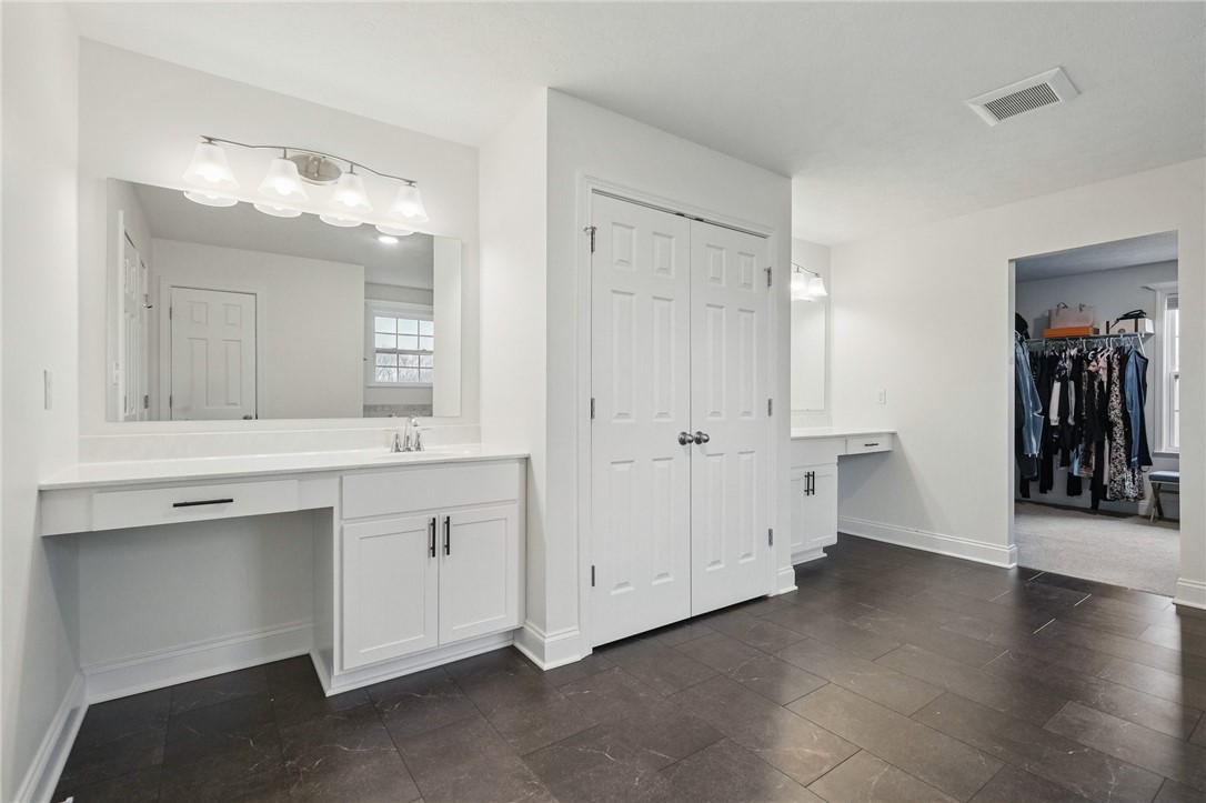 Adams Twp, Pennsylvania 16046, United States, 4 Bedrooms Bedrooms, ,4 BathroomsBathrooms,Residential,Contingent,105018