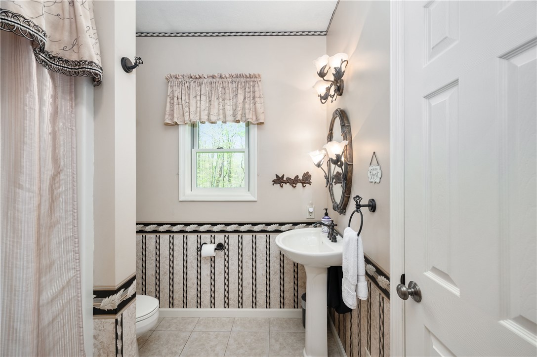 Connoquenessing Twp, Pennsylvania 16001, United States, 3 Bedrooms Bedrooms, ,3 BathroomsBathrooms,Residential,Contingent,124219