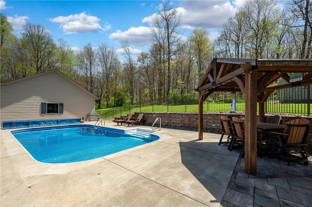 Connoquenessing Twp, Pennsylvania 16001, United States, 3 Bedrooms Bedrooms, ,3 BathroomsBathrooms,Residential,Contingent,124219