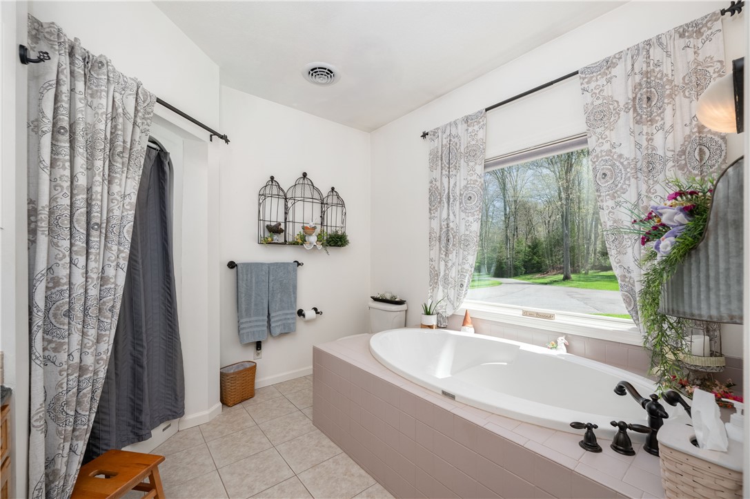 Connoquenessing Twp, Pennsylvania 16001, United States, 3 Bedrooms Bedrooms, ,3 BathroomsBathrooms,Residential,Contingent,124219