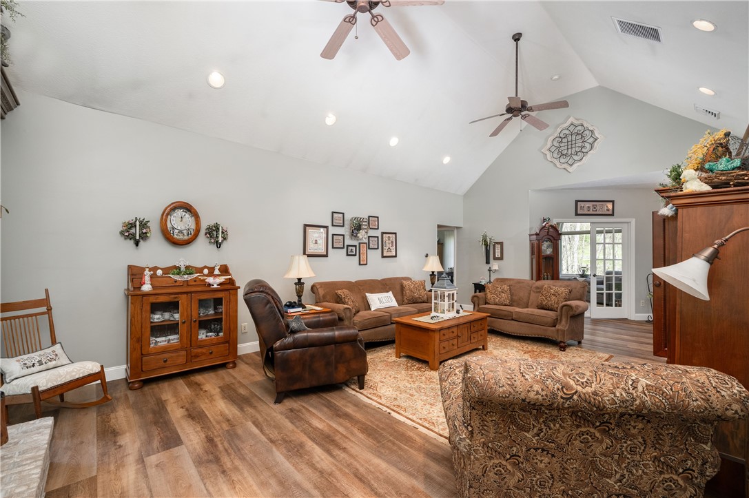 Connoquenessing Twp, Pennsylvania 16001, United States, 3 Bedrooms Bedrooms, ,3 BathroomsBathrooms,Residential,Contingent,124219