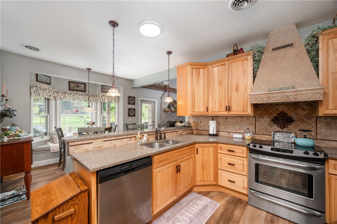 Connoquenessing Twp, Pennsylvania 16001, United States, 3 Bedrooms Bedrooms, ,3 BathroomsBathrooms,Residential,Contingent,124219