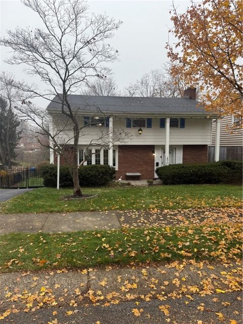 Photo of 485 Milbeth Dr, Pittsburgh, PA 15228 (MLS # 1731634)