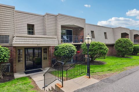 Photo of 611 Calais Drive #4204, Pittsburgh, PA 15237 (MLS # 1752825)