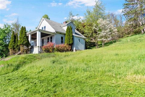 Photo of 384 F St, Pittsburgh, PA 15209 (MLS # 1752095)