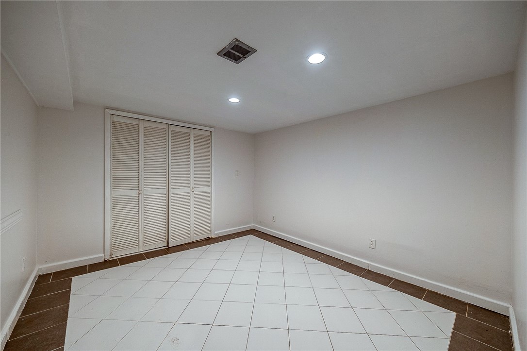 Upper St. Clair, Pennsylvania 15241, United States, 4 Bedrooms Bedrooms, ,2 BathroomsBathrooms,Residential,Contingent,54529