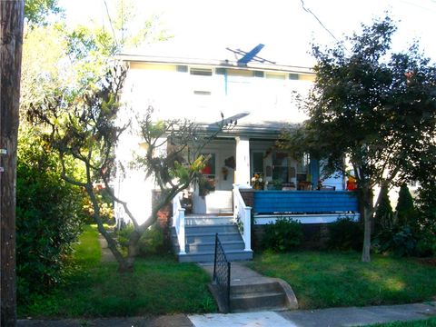 Photo of 324 Mcclure Ave, Sharon, PA 16146 (MLS # 1724908)
