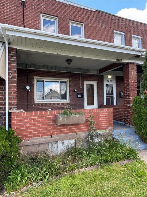 Photo of 4243 Gladstone St, Pittsburgh, PA 15207 (MLS # 1760050)