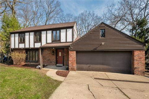 Photo of 1253 Earlford Dr, Pittsburgh, PA 15227 (MLS # 1745652)
