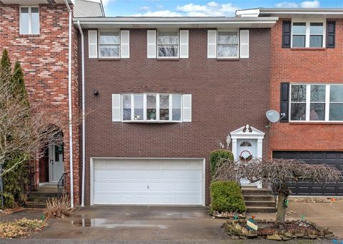 Townhouse For Sale - 36 Manorfield Cir<br/> Murrysville, PA 15626