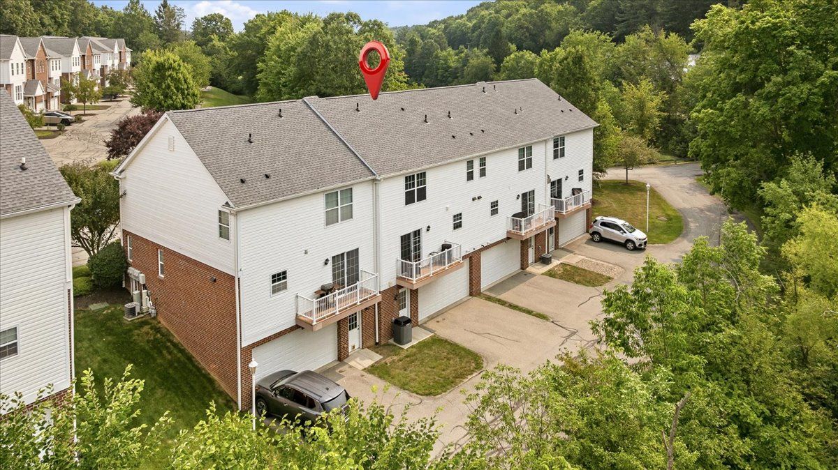 303 Lakeview Court