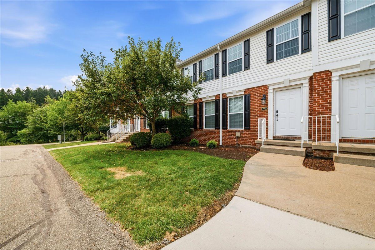 303 Lakeview Court