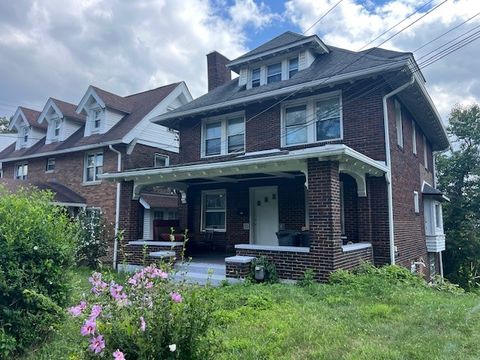 Photo of 5582 Pocusset St, Pittsburgh, PA 15217 (MLS # 1726997)