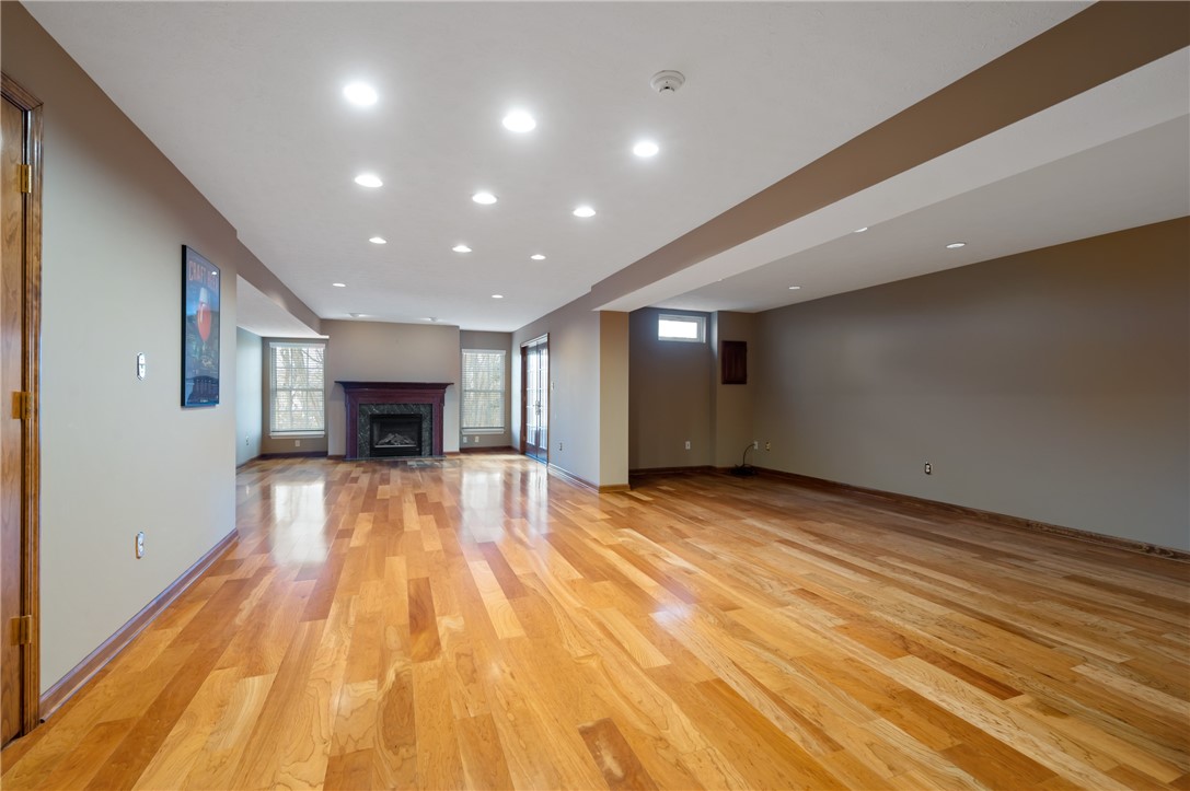 Cranberry Twp, Pennsylvania 16066, United States, 4 Bedrooms Bedrooms, ,4 BathroomsBathrooms,Residential,Pending,6670