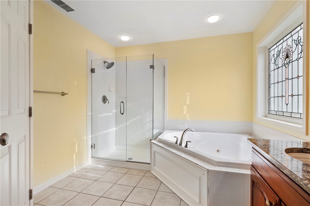 Cranberry Twp, Pennsylvania 16066, United States, 4 Bedrooms Bedrooms, ,4 BathroomsBathrooms,Residential,Pending,6670