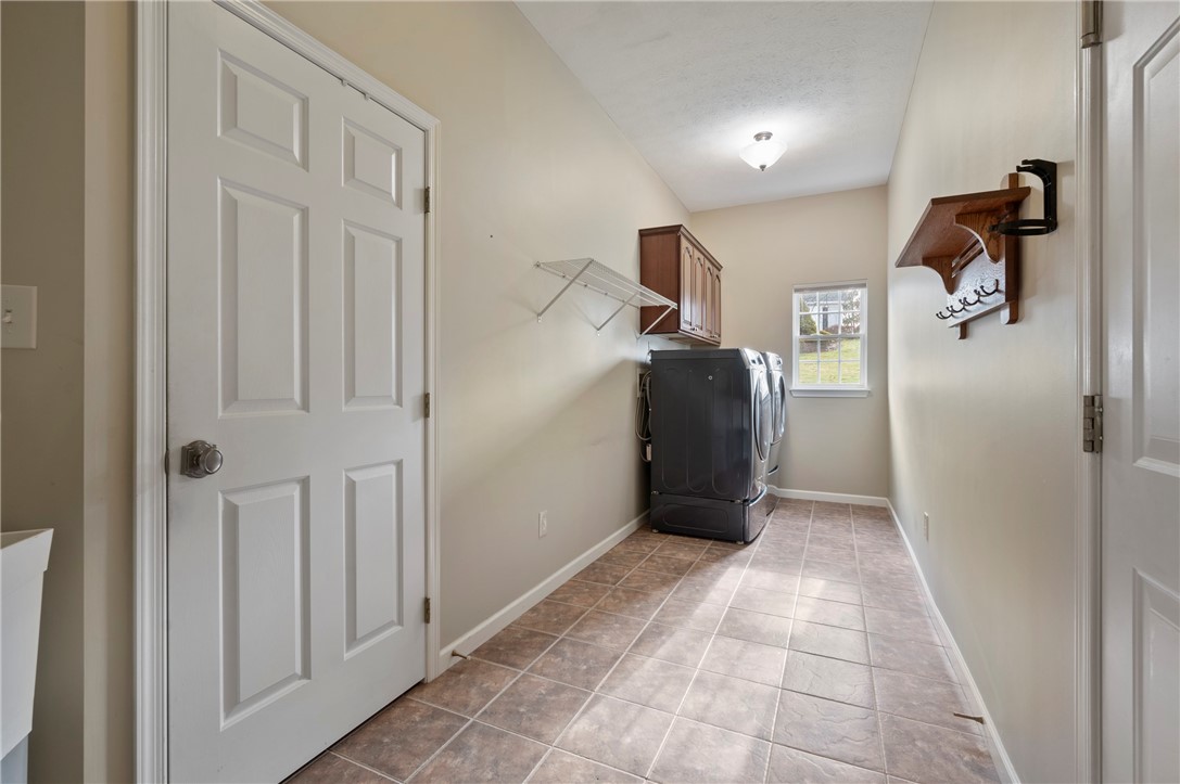 Cranberry Twp, Pennsylvania 16066, United States, 4 Bedrooms Bedrooms, ,4 BathroomsBathrooms,Residential,Pending,6670