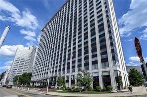 Photo of 320 Fort Duquesne Blvd #8M, Pittsburgh, PA 15222 (MLS # 1742468)