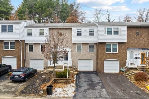 Photo of 316 Cricketwood Ct, Canonsburg, PA 15317 (MLS # 1731497)