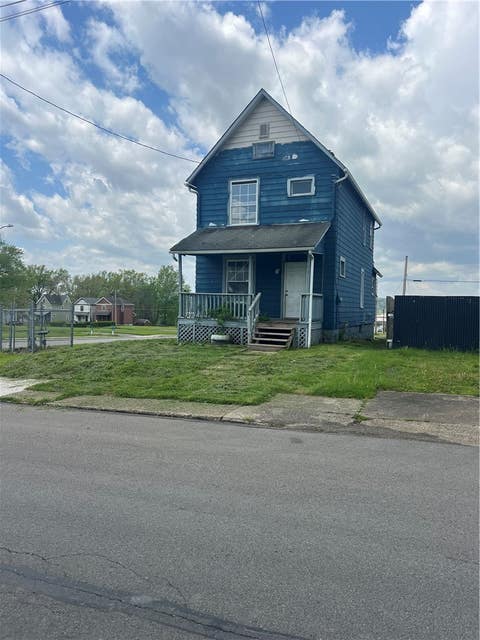 Homes For Sale - 1002 Fruit Ave Ave<br/> Farrell, PA 16121