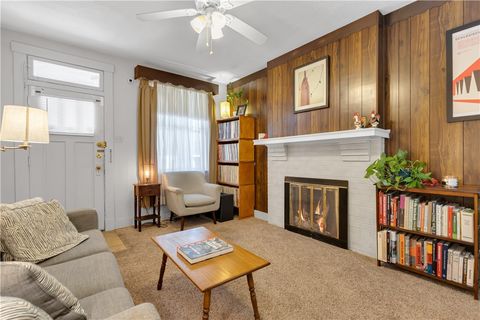 Photo of 827 Frank St, Mc Kees Rocks, PA 15136 (MLS # 1763195)