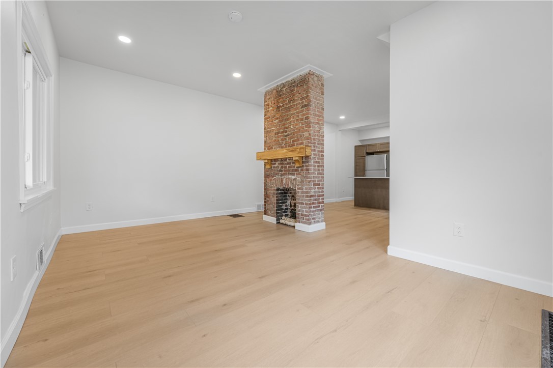 293 Lexington Ct