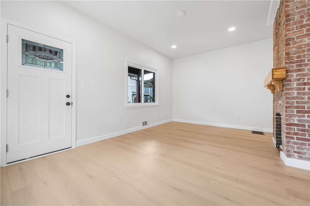293 Lexington Ct