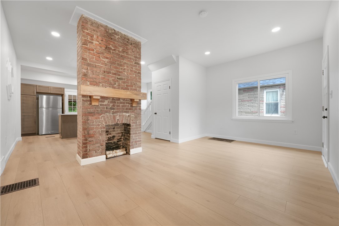 293 Lexington Ct