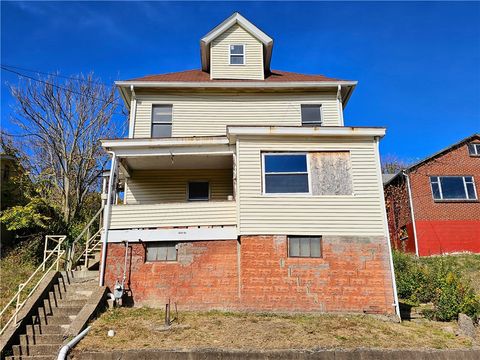 Photo of 221 Vine St, Canonsburg, PA 15317 (MLS # 1727576)