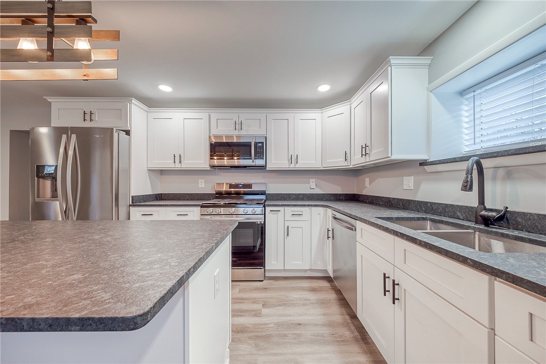 Wayne Twp - Law, Pennsylvania 16117, United States, 2 Bedrooms Bedrooms, ,2 BathroomsBathrooms,Residential,Pending,22992