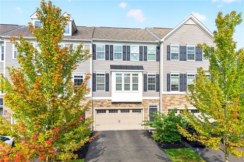 Townhouse For Sale - 235 Eagle Dr. Dr<br/> Cranberry Twp, PA 16066