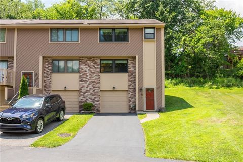 Photo of 3125 Laurel Ridge Cir, Bridgeville, PA 15017 (MLS # 1764120)