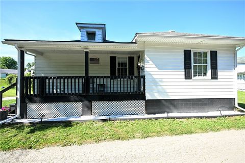 Homes For Sale - 620 Eleanor Ave Ave<br/> Scottdale, PA 15683