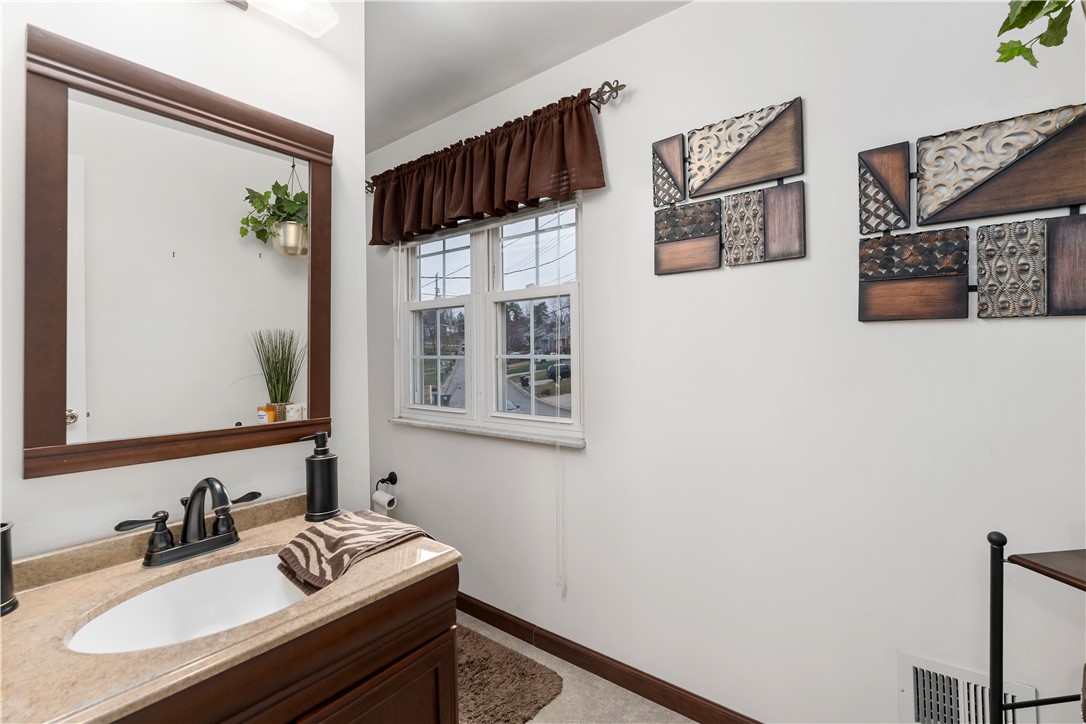 Baldwin Boro, Pennsylvania 15227, United States, 4 Bedrooms Bedrooms, ,3 BathroomsBathrooms,Residential,Contingent,22282