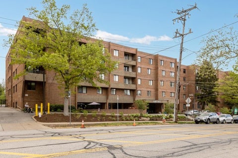 Photo for 5715 Beacon St 103