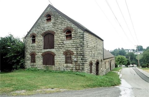 Photo of 62 Fairview/325 Oak Hall, Uniontown, PA 15401 (MLS # 1740716)