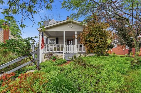 Photo of 122 Mason Dr, Glenshaw, PA 15116 (MLS # 1750764)