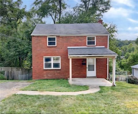 Photo of 1219 Circle Dr, Pittsburgh, PA 15221 (MLS # 1741226)