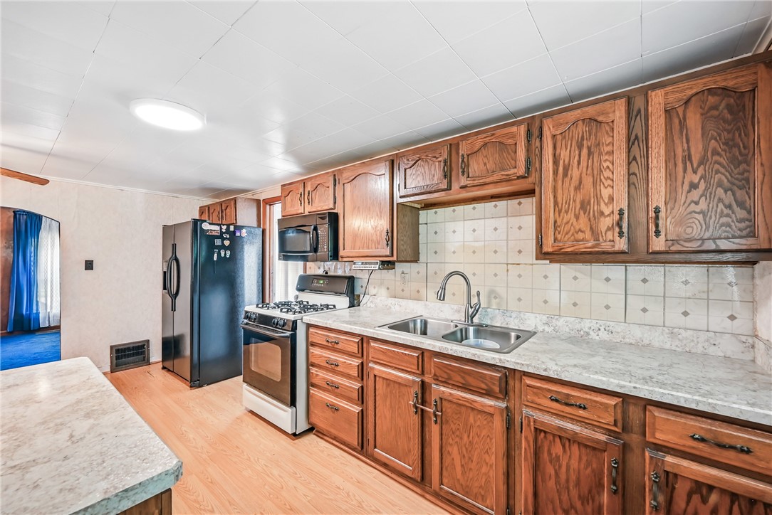 Shenango Twp - Mer, Pennsylvania 16159, United States, 2 Bedrooms Bedrooms, ,1 BathroomBathrooms,Residential,Contingent,151648