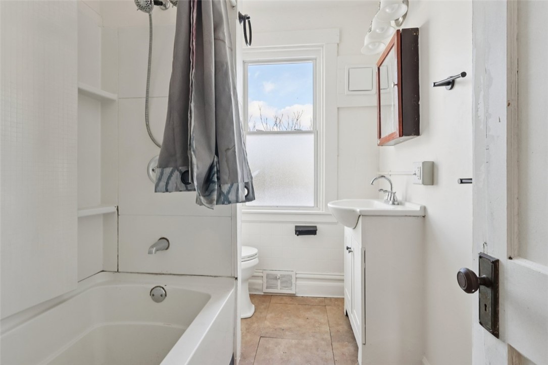 Arlington, Pennsylvania 15210, United States, 3 Bedrooms Bedrooms, ,2 BathroomsBathrooms,Residential,Active,253540