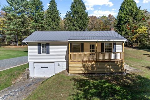 Photo of 482 Cole Rd, New Castle, PA 16101 (MLS # 1733104)