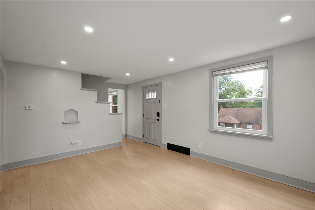 West Mifflin, Pennsylvania 15122, United States, 3 Bedrooms Bedrooms, ,2 BathroomsBathrooms,Residential,Active,199637