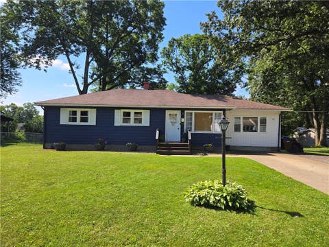 Photo of 316 Crestview Dr, Franklin, PA 16323 (MLS # 1762400)