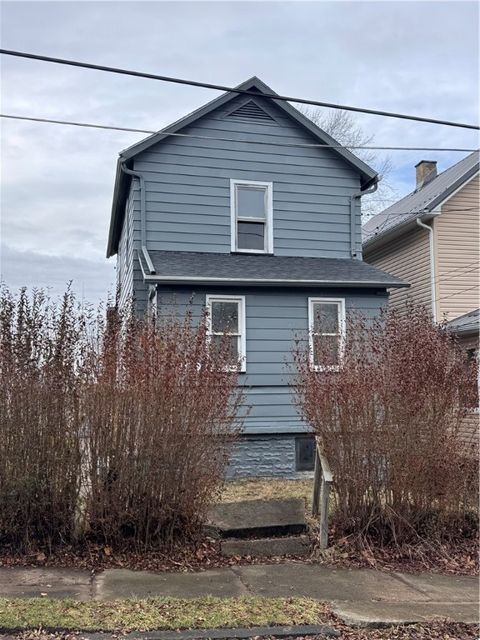 Photo of 504 Emerson Ave, Farrell, PA 16121 (MLS # 1736479)