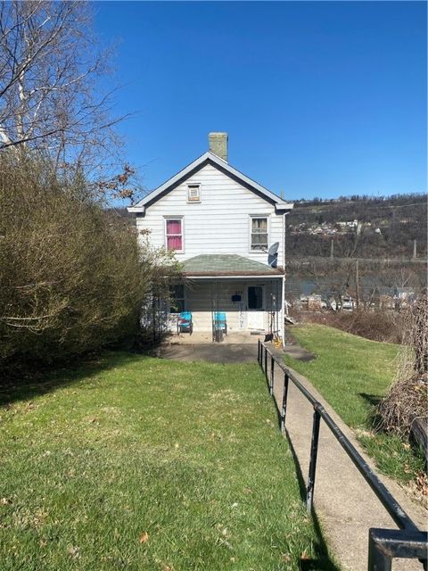 Photo of 533 Monterey St, Mckeesport, PA 15132 (MLS # 1732491)