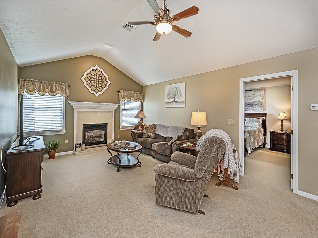 218 Stoneybrook Dr